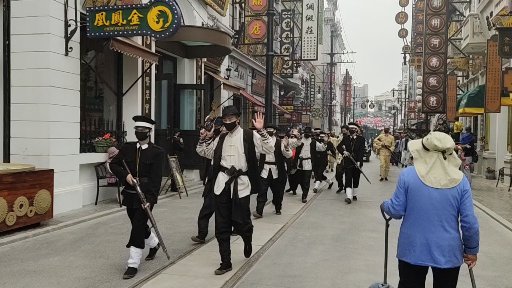 老城区十六届人大常委会召开第一次会议